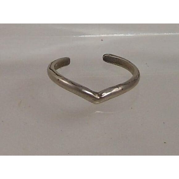 Vintage Sterling Silver V-Dip Toe Ring, Thai Made NOS, Delicate 2mm Band, Sexy - Picture 1 of 7